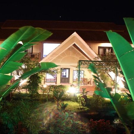 Daosavanh Resort & Spa Hotel Savannakhet Esterno foto