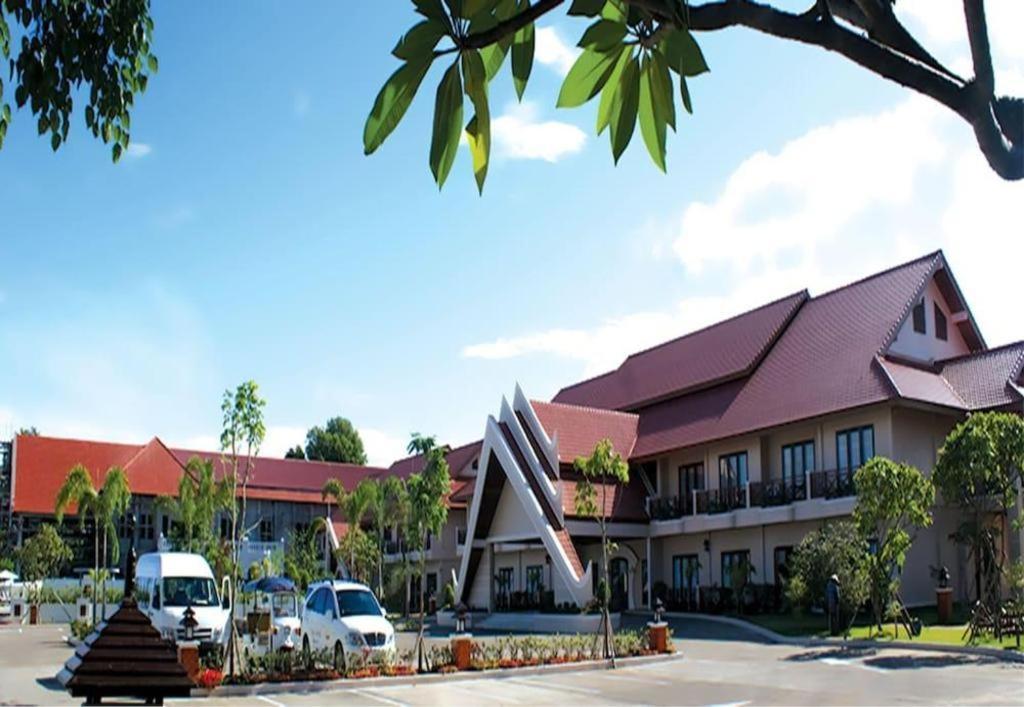 Daosavanh Resort & Spa Hotel Savannakhet Esterno foto